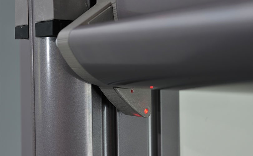 Sash of the lab fume hood with light barrier