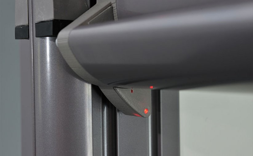 Sash of the lab fume hood with light barrier