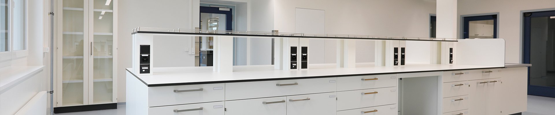 Laboratory bench with technical equipment