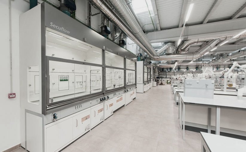 Laboratory fume hoods