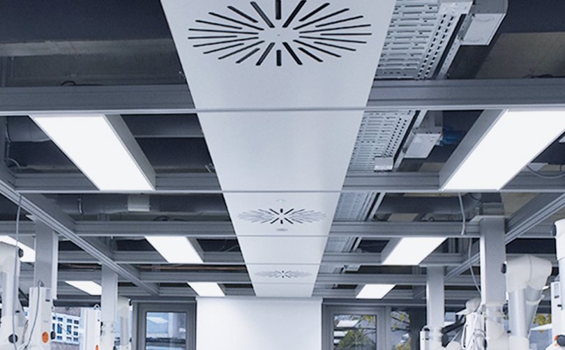 Modular ceiling with ventilation and lighting elements