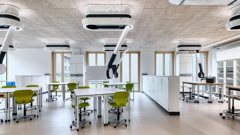 Workstations with the Fly One® ceiling system