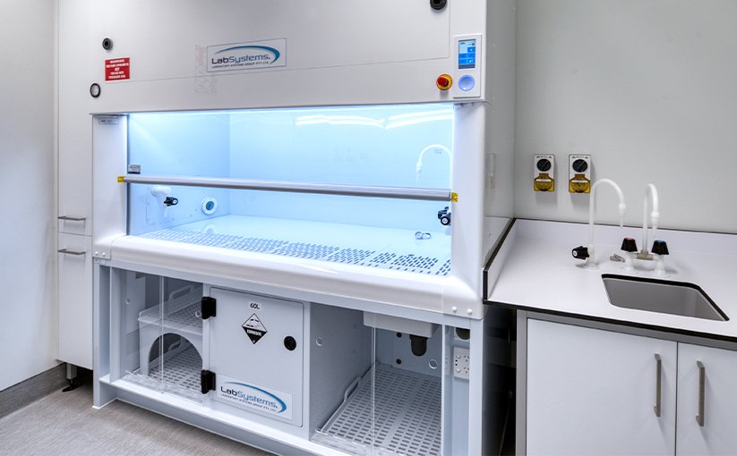 Laboratory fume cupboard with illuminated workspace
