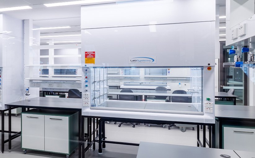Laboratory workspace with integrated fume cupboards