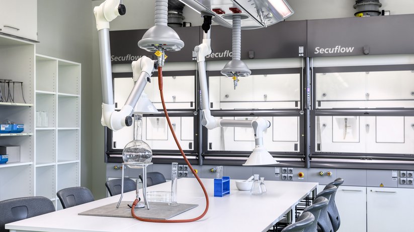 Experiment at the table with a fume cupboard
